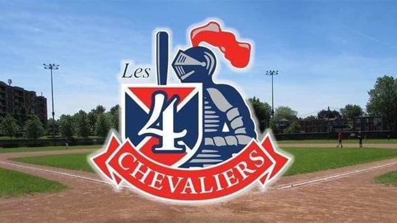 Un joueur de la formation de baseball Les 4 Chevaliers cogne un coup incroyable !